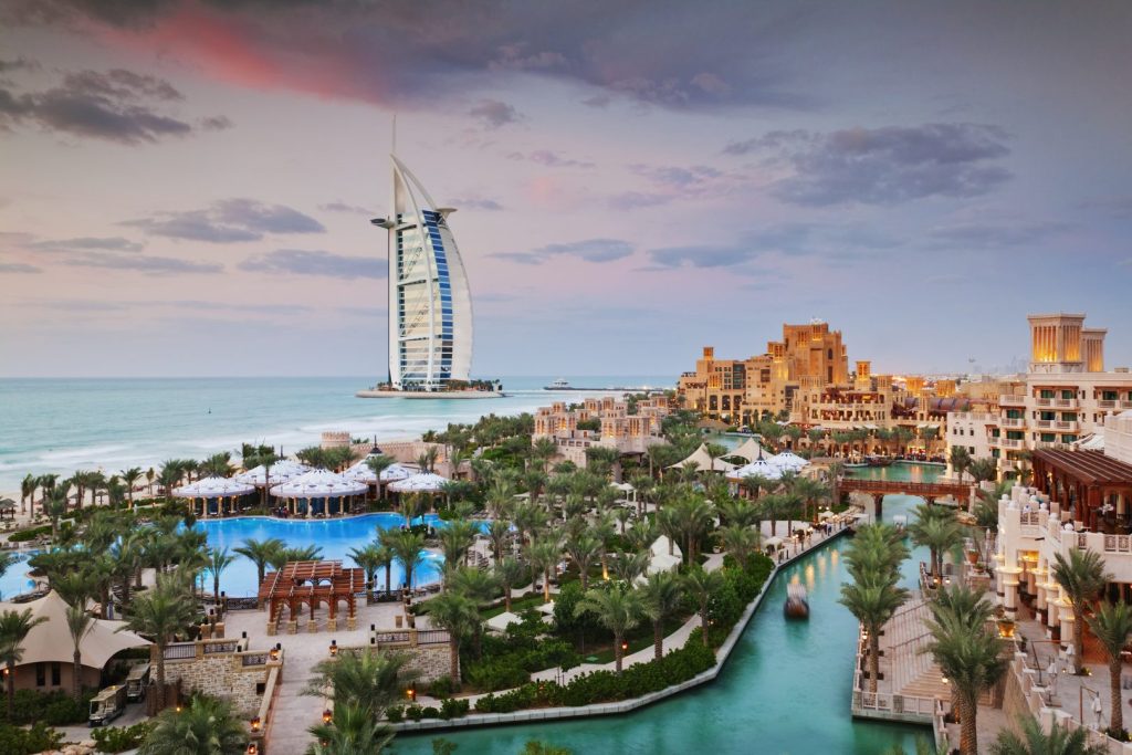 سوق السفر العربي يستعرض استراتيجيات تعزيز الاستثمار في السياحة بالشرق الأوسط