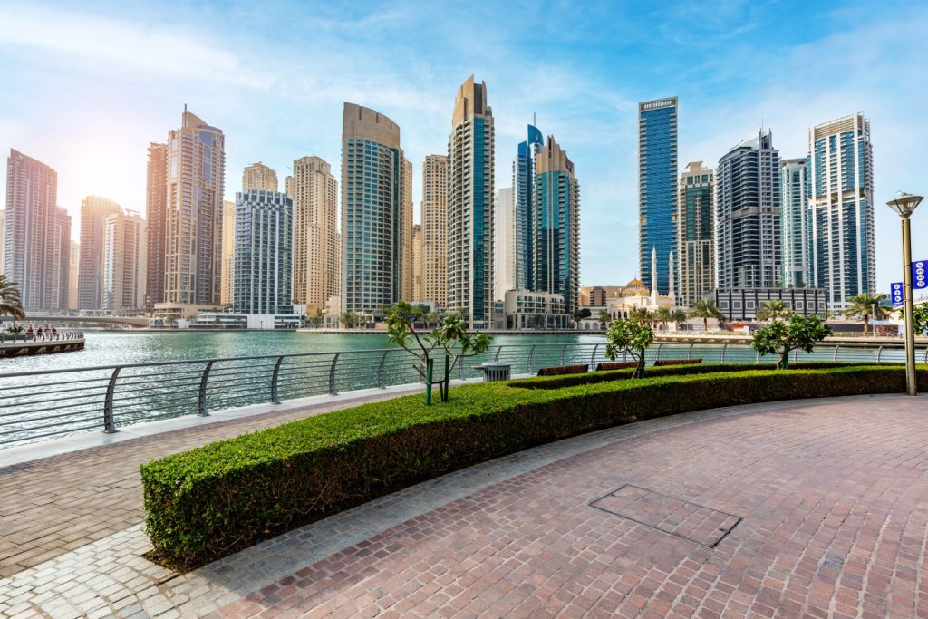 أراضي دبي تعزز حوكمة الإعلانات العقارية بالذكاء الاصطناعي